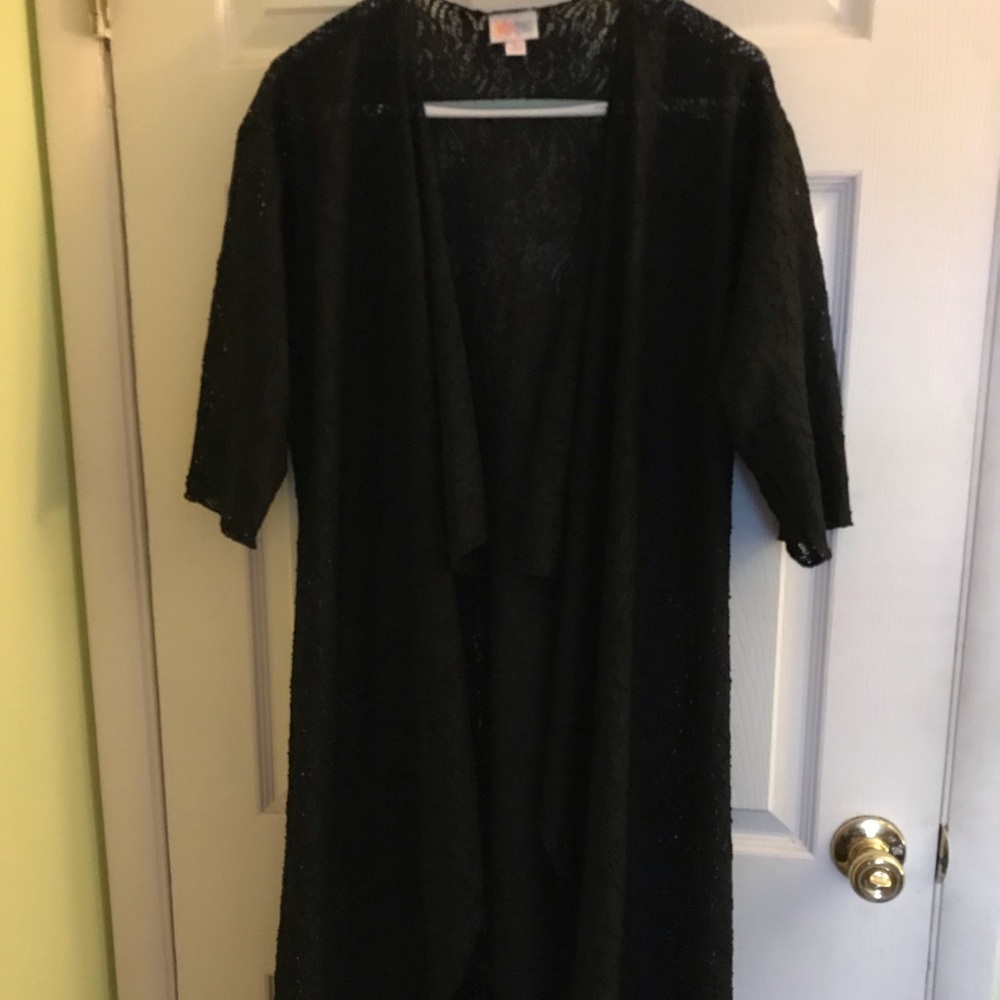 Small LuLaRoe Black Lace Shirley